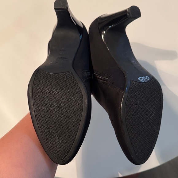 Bandolino Women's Sleek Black High Heel Booties - Picture 5 of 6